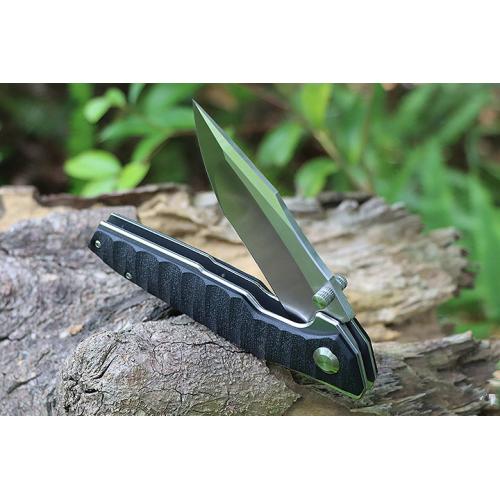 Black Eagle, quickly open the folding knife