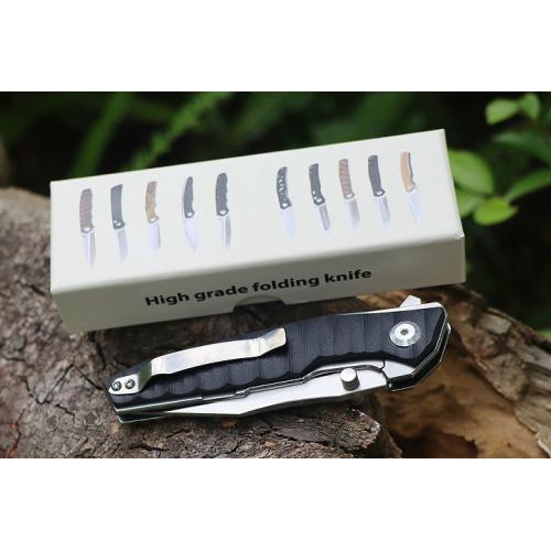 Black Eagle, quickly open the folding knife