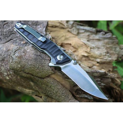 Black Eagle, quickly open the folding knife