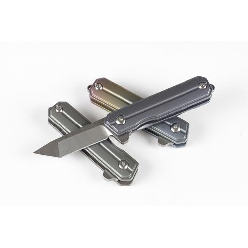 Commander, quickly open the folding knife (four-color titanium handle T-head)