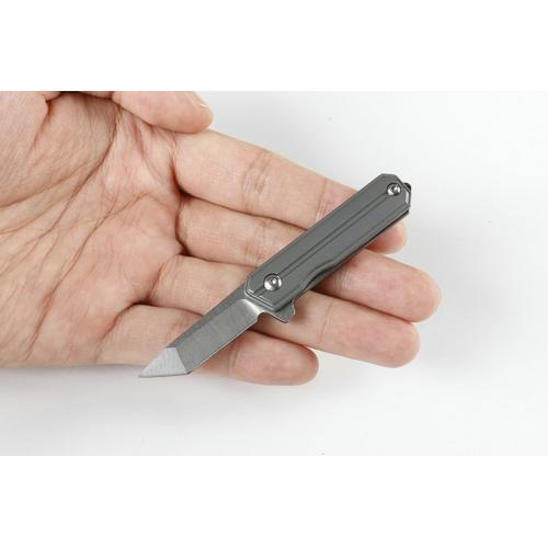 Commander, quickly open the folding knife (four-color titanium handle T-head)