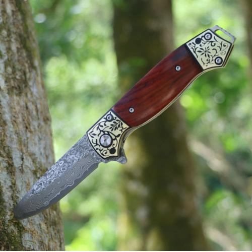 Double flowered Damascus folding knife (yellow sandalwood)