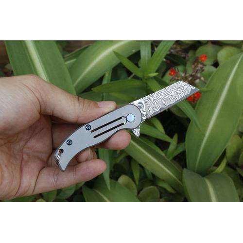 Razor shaped keychain quick opening knife (Damascus)