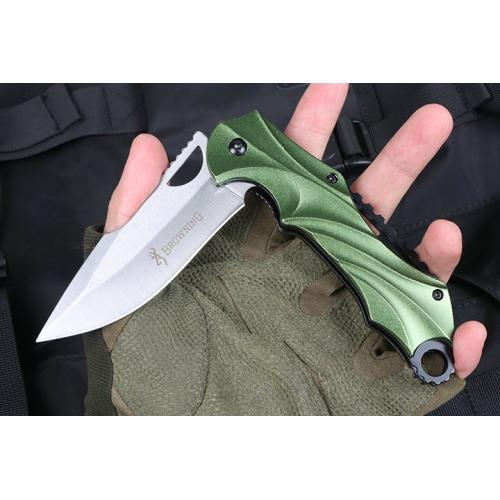 Cookie, quickly open the folding knife